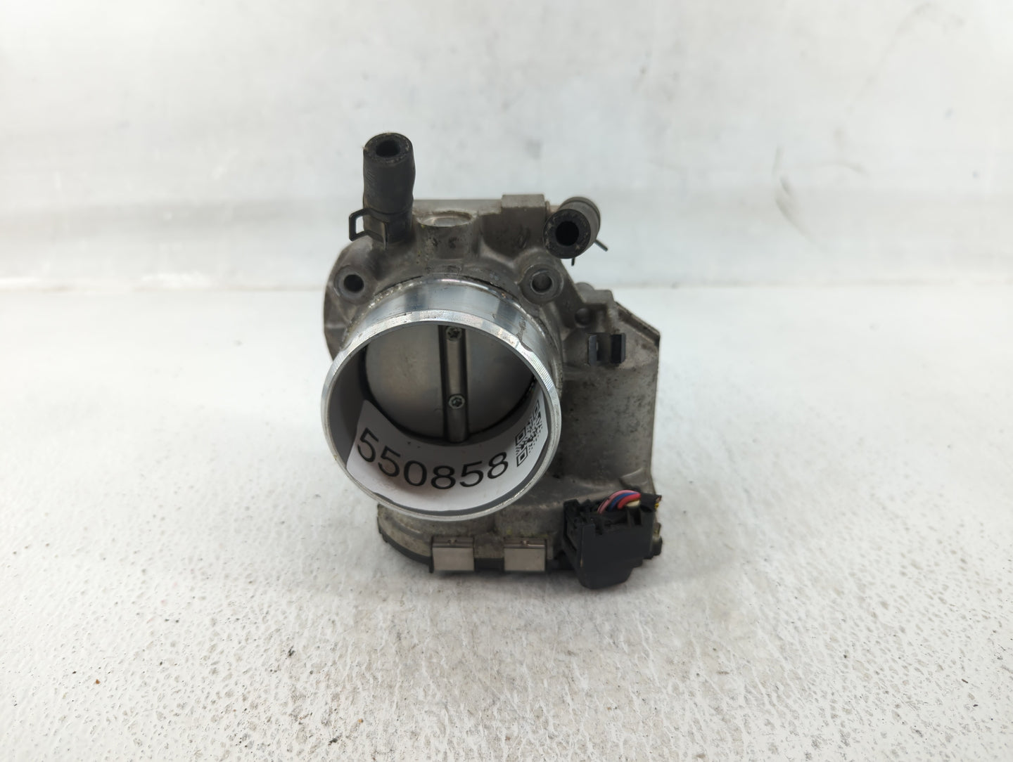 2012-2015 Kia Sorento Throttle Body P/N:35100-2G700 Fits Fits 2011 2012 2013 2014 2015 2016 OEM Used Auto Parts - Oemusedaut