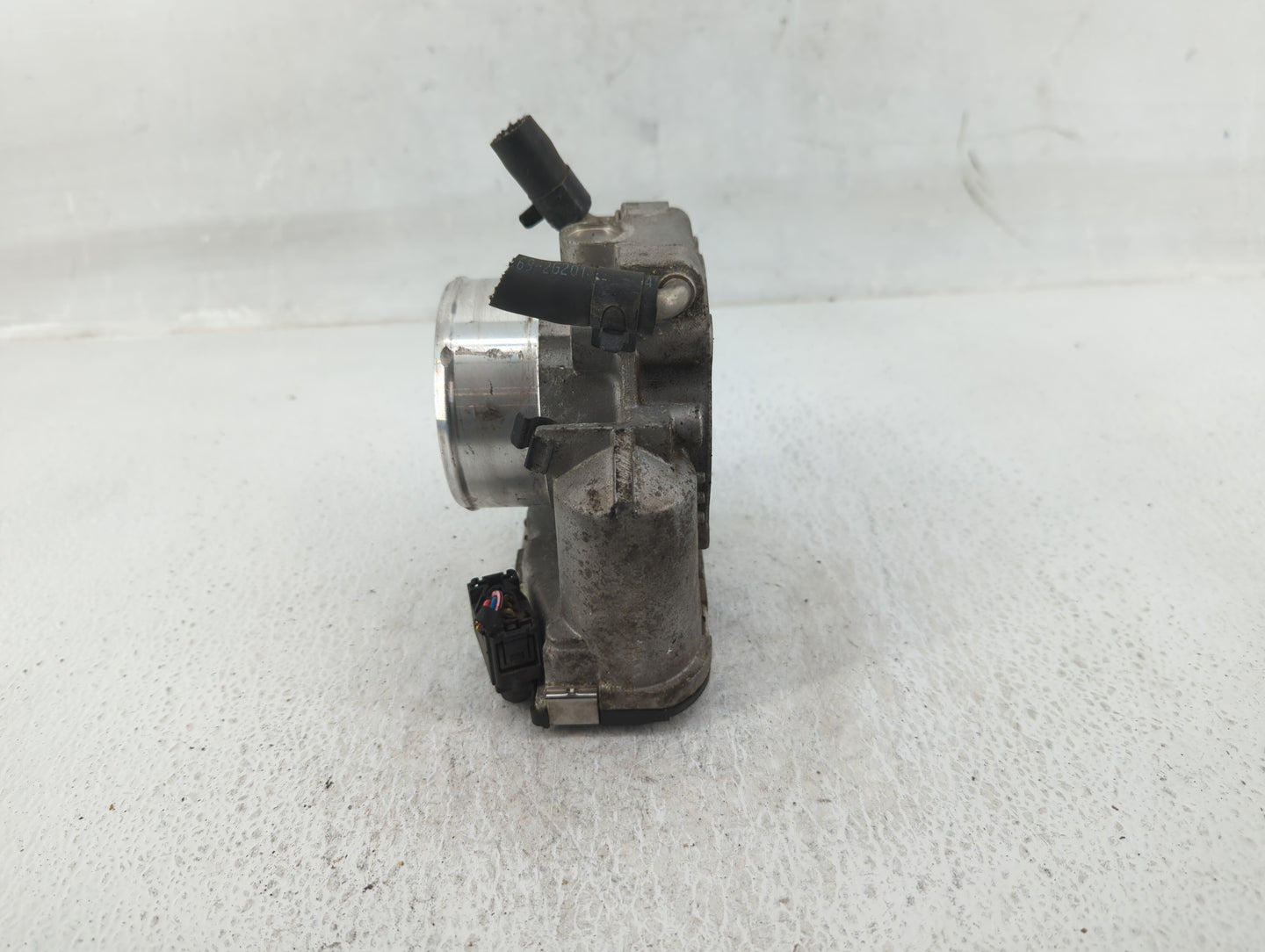 2012-2015 Kia Sorento Throttle Body P/N:35100-2G700 Fits Fits 2011 2012 2013 2014 2015 2016 OEM Used Auto Parts - Oemusedaut