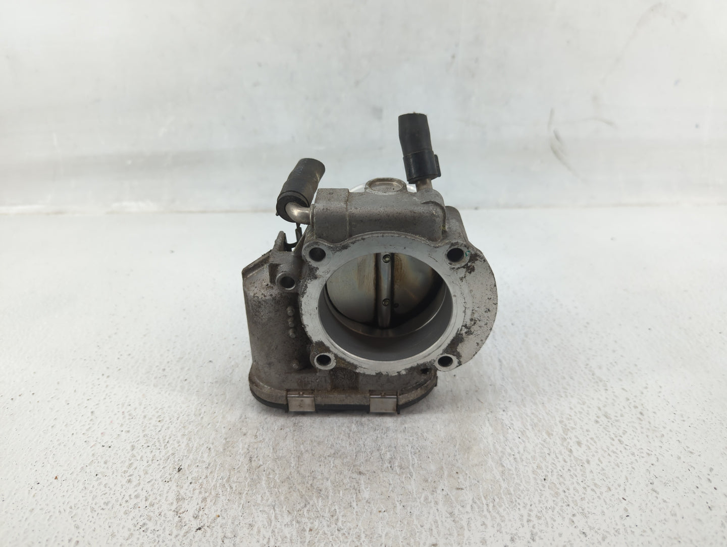 2012-2015 Kia Sorento Throttle Body P/N:35100-2G700 Fits Fits 2011 2012 2013 2014 2015 2016 OEM Used Auto Parts - Oemusedaut