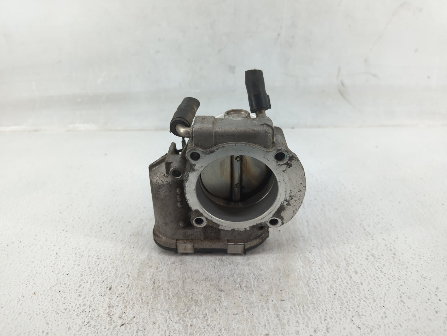 2012-2015 Kia Sorento Throttle Body P/N:35100-2G700 Fits Fits 2011 2012 2013 2014 2015 2016 OEM Used Auto Parts - Oemusedaut