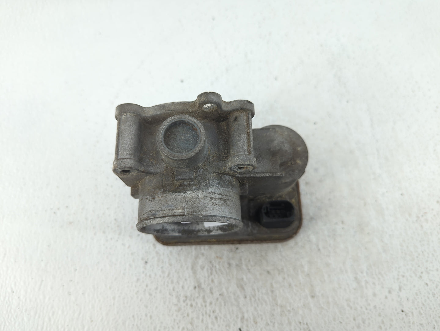 2012-2015 Kia Sorento Throttle Body Fits Fits 2011 2012 2013 2014 2015 2016 OEM Used Auto Parts - Oemusedautoparts1.com