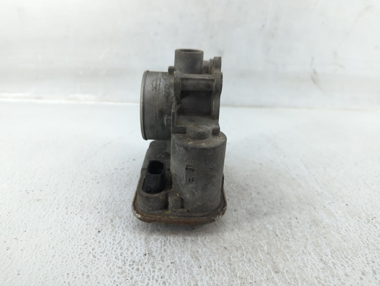 2012-2015 Kia Sorento Throttle Body Fits Fits 2011 2012 2013 2014 2015 2016 OEM Used Auto Parts - Oemusedautoparts1.com