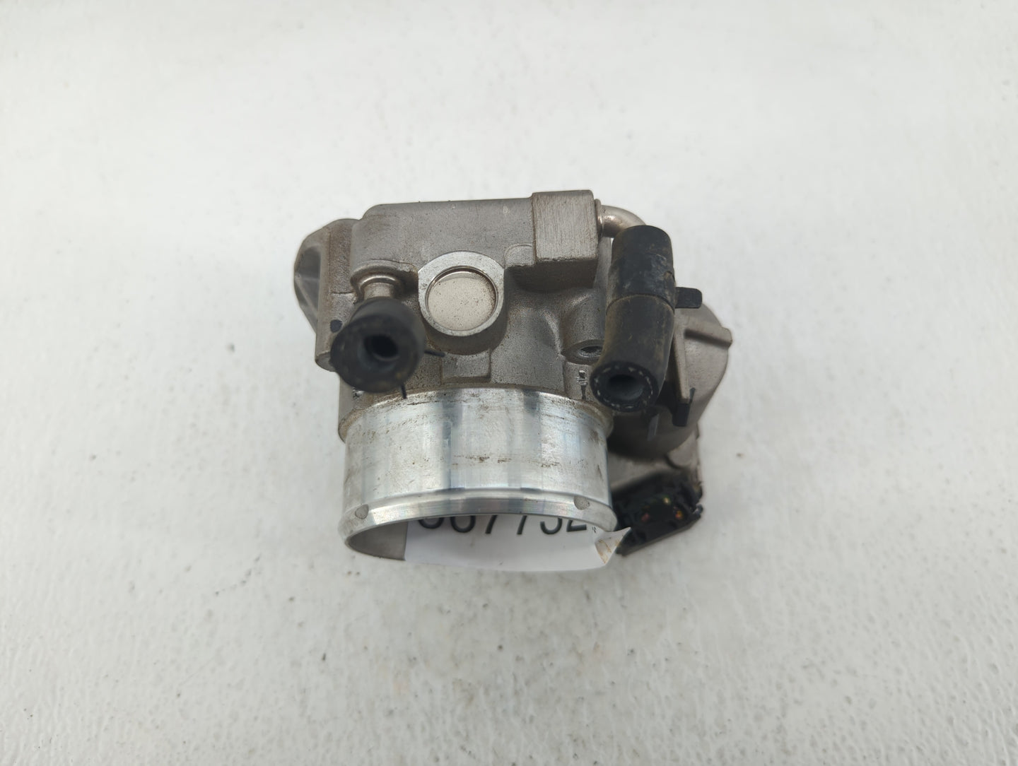 2012-2015 Kia Sorento Throttle Body P/N:35100-2G700 Fits Fits 2011 2012 2013 2014 2015 2016 OEM Used Auto Parts - Oemusedaut