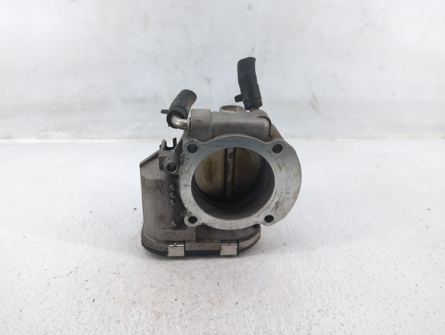 2012-2015 Kia Sorento Throttle Body P/N:35100-2G700 Fits Fits 2011 2012 2013 2014 2015 2016 OEM Used Auto Parts - Oemusedaut