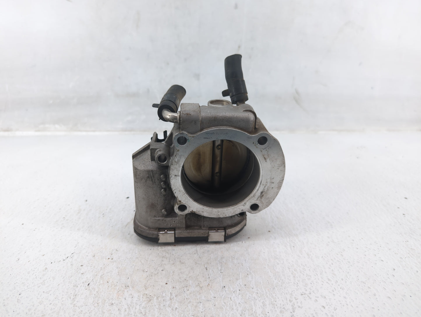 2012-2015 Kia Sorento Throttle Body P/N:35100-2G700 Fits Fits 2011 2012 2013 2014 2015 2016 OEM Used Auto Parts - Oemusedaut