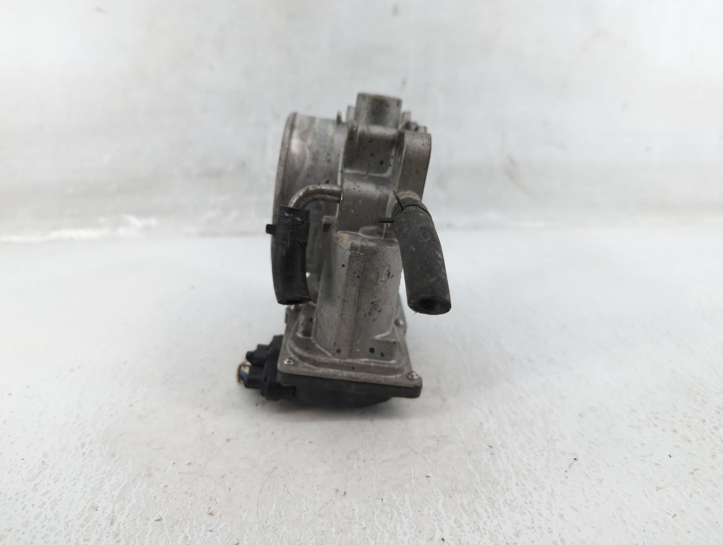 2014-2018 Kia Sorento Throttle Body P/N:35100-3CAA0 Fits Fits 2012 2013 2014 2015 2016 2017 2018 OEM Used Auto Parts - Oemus