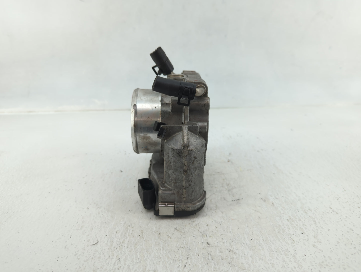 2012-2015 Kia Sorento Throttle Body P/N:35100-2G700 Fits Fits 2011 2012 2013 2014 2015 2016 OEM Used Auto Parts - Oemusedaut
