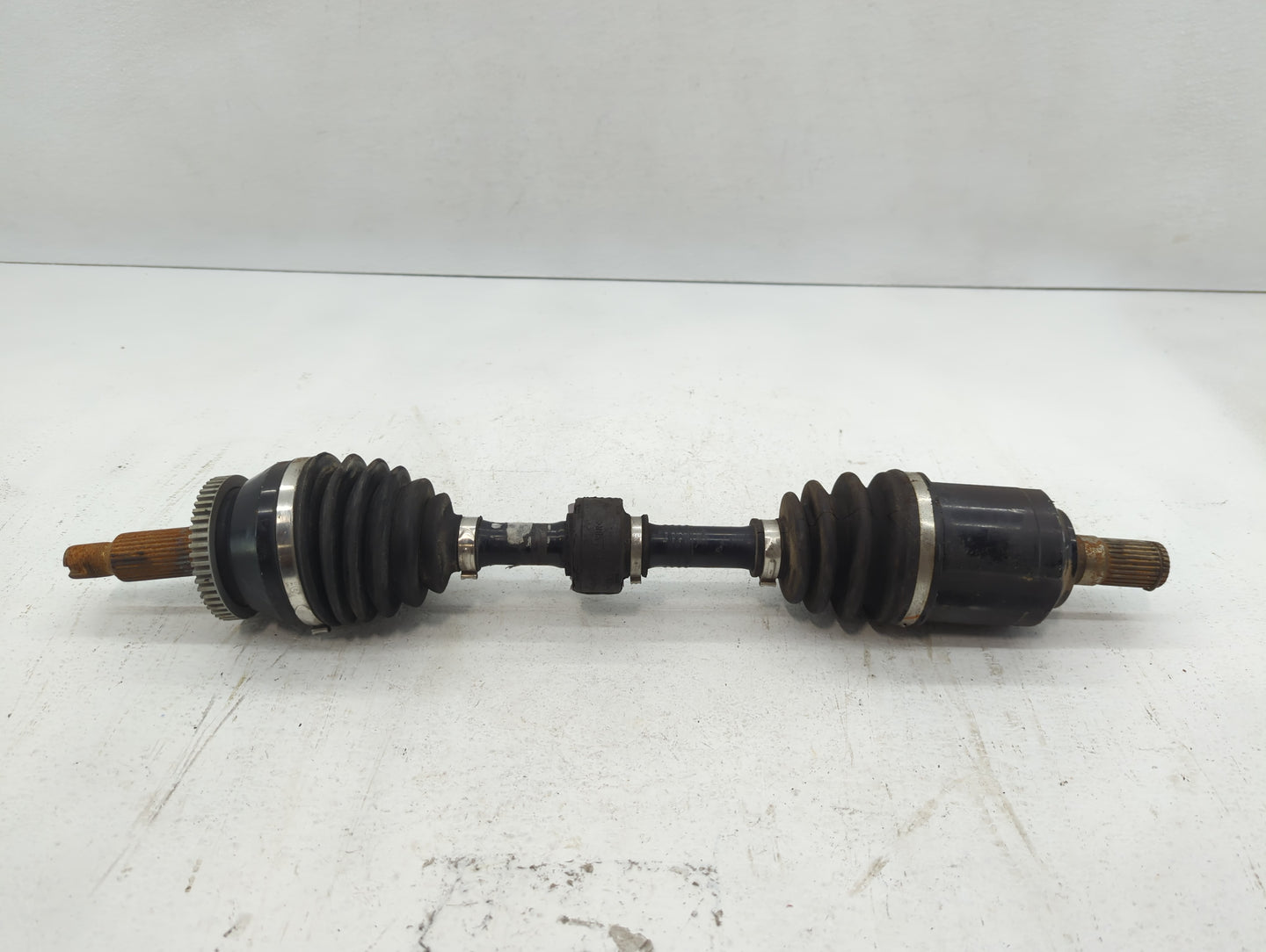 2015 Kia Sorento Axle Shaft Front Driver Cv C/v - Oemusedautoparts1.com