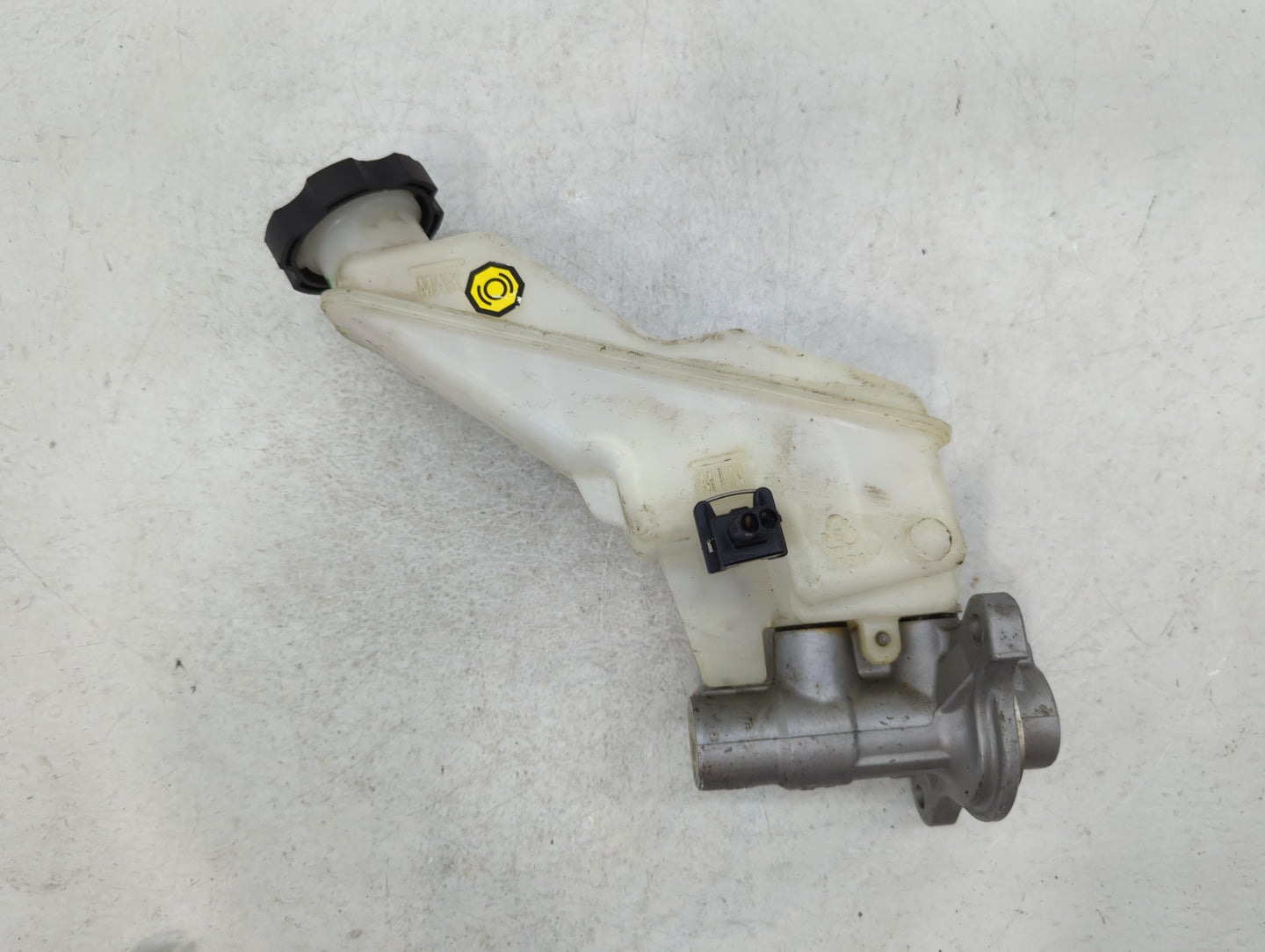 2014-2015 Kia Sorento Brake Master Cylinder - Oemusedautoparts1.com