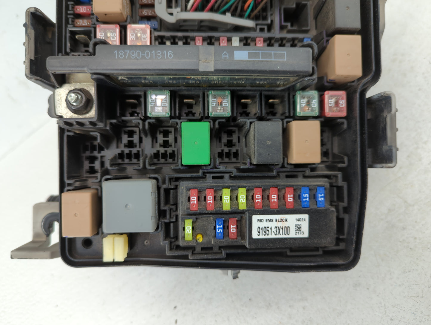 2014-2015 Kia Sorento Fusebox Fuse Box Panel Relay Module P/N:91941-2P520 Fits Fits 2014 2015 OEM Used Auto Parts - Oemuseda