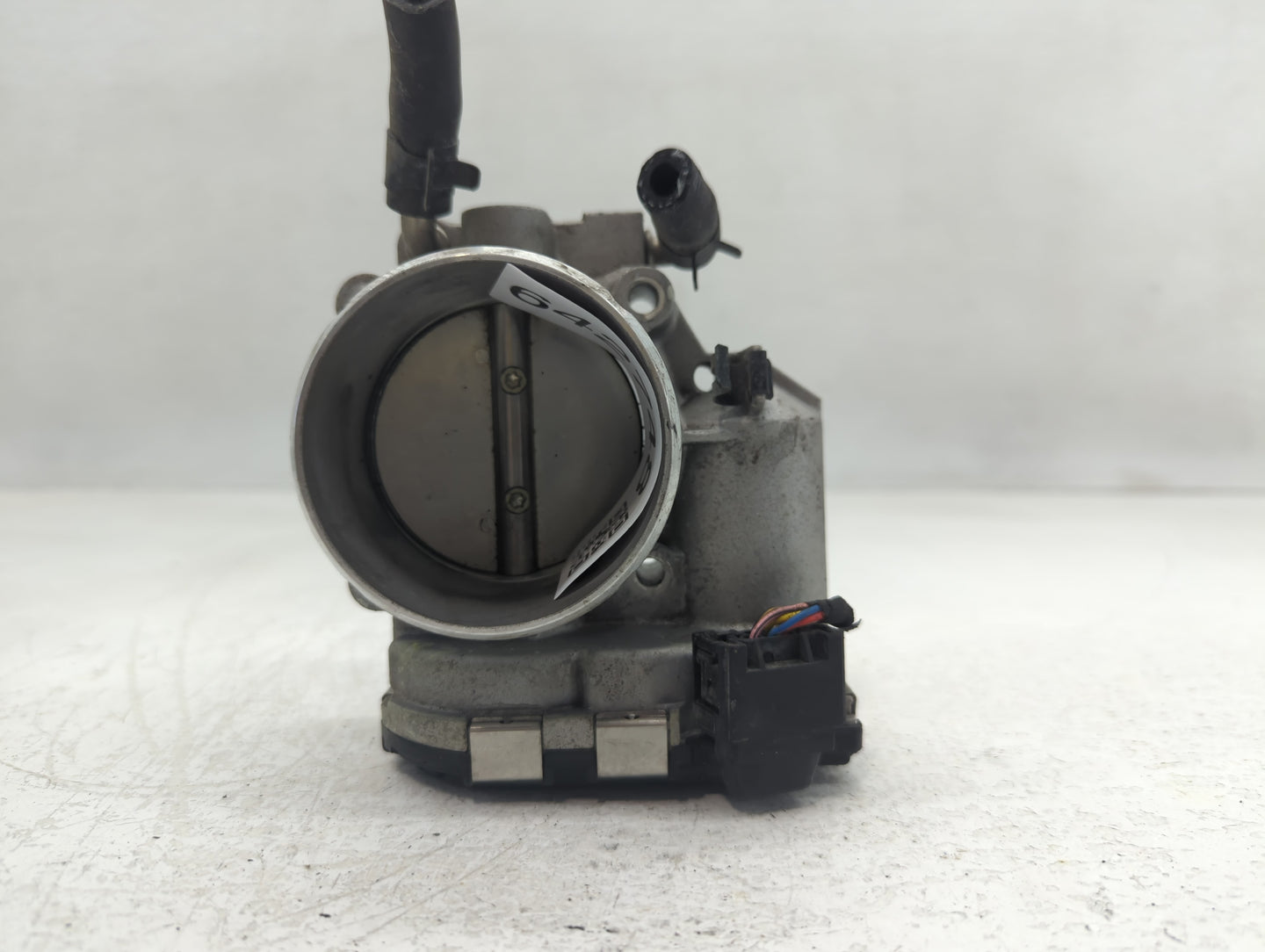 2012-2015 Kia Sorento Throttle Body P/N:35100-2G700 Fits Fits 2011 2012 2013 2014 2015 2016 OEM Used Auto Parts - Oemusedaut