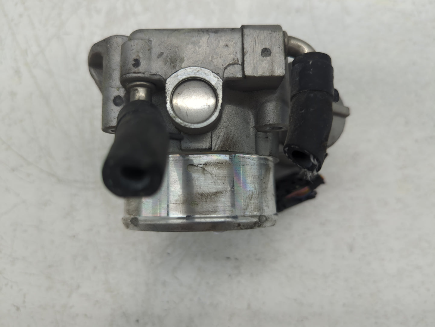 2012-2015 Kia Sorento Throttle Body P/N:35100-2G700 Fits Fits 2011 2012 2013 2014 2015 2016 OEM Used Auto Parts - Oemusedaut
