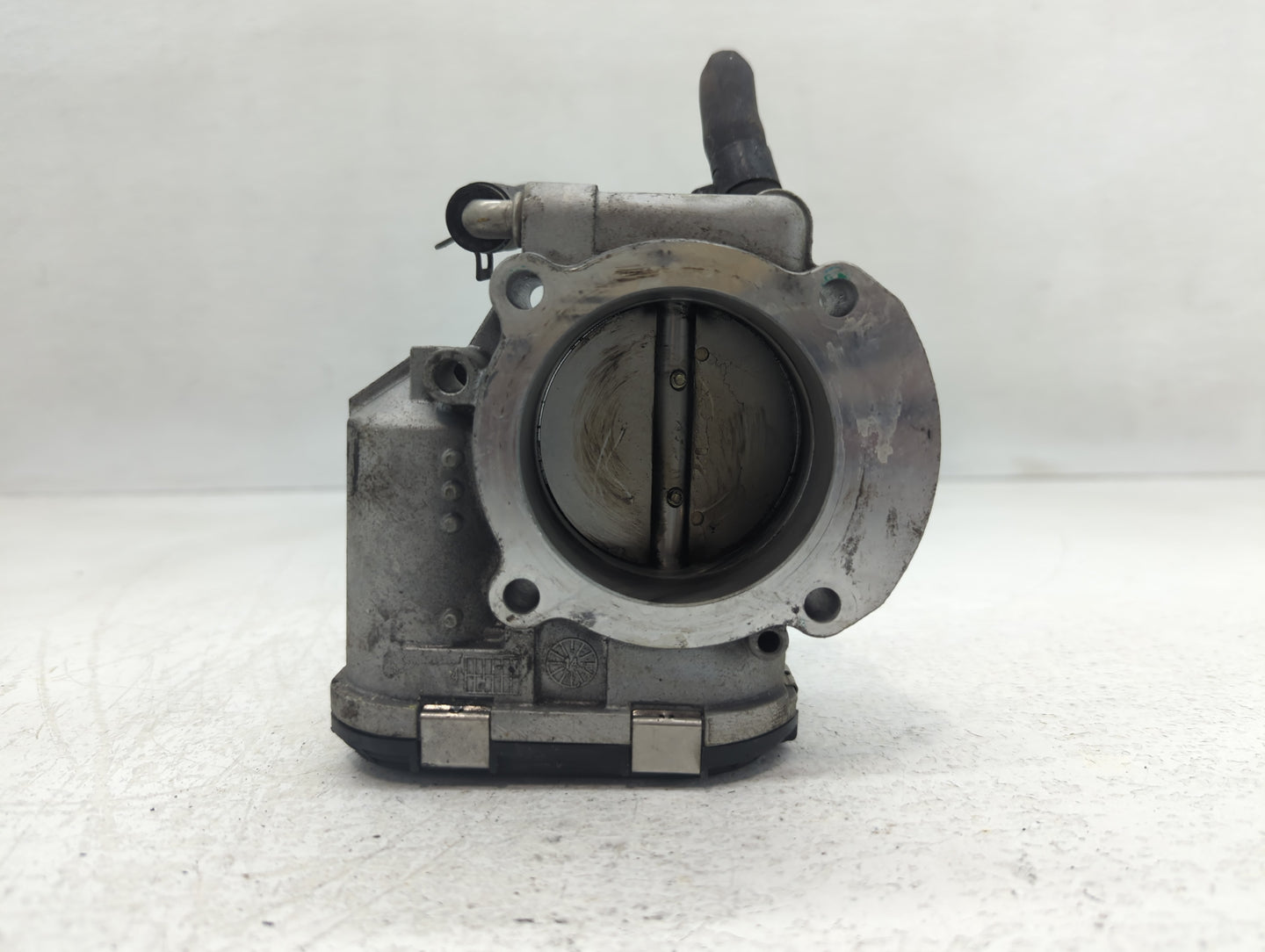 2012-2015 Kia Sorento Throttle Body P/N:35100-2G700 Fits Fits 2011 2012 2013 2014 2015 2016 OEM Used Auto Parts - Oemusedaut
