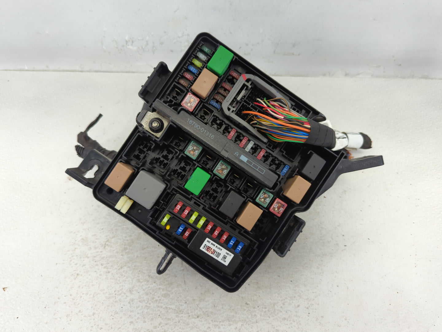 2014-2015 Kia Sorento Fusebox Fuse Box Panel Relay Module P/N:91941-2P520 Fits Fits 2014 2015 OEM Used Auto Parts - Oemuseda