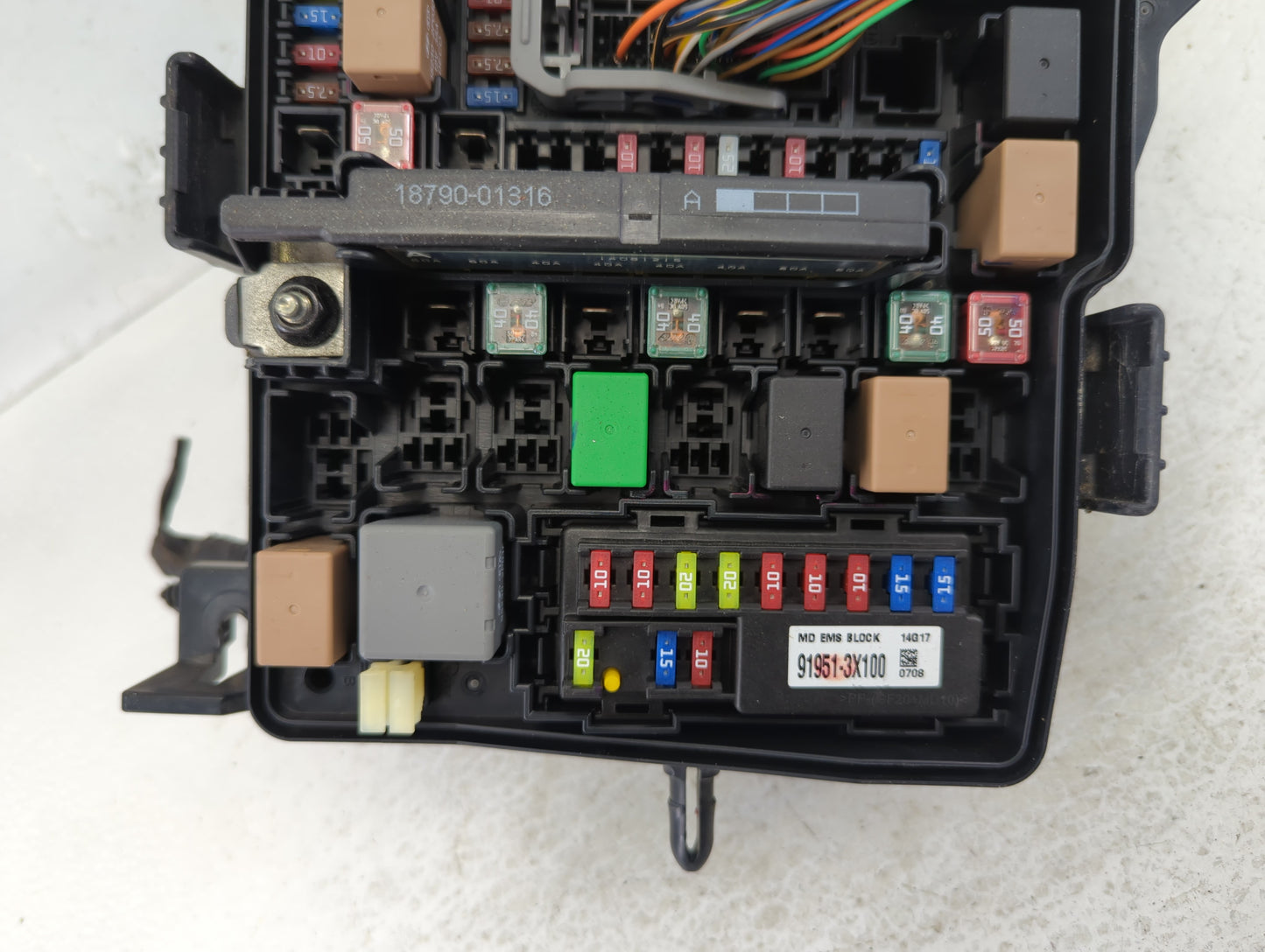 2014-2015 Kia Sorento Fusebox Fuse Box Panel Relay Module P/N:91941-2P520 Fits Fits 2014 2015 OEM Used Auto Parts - Oemuseda