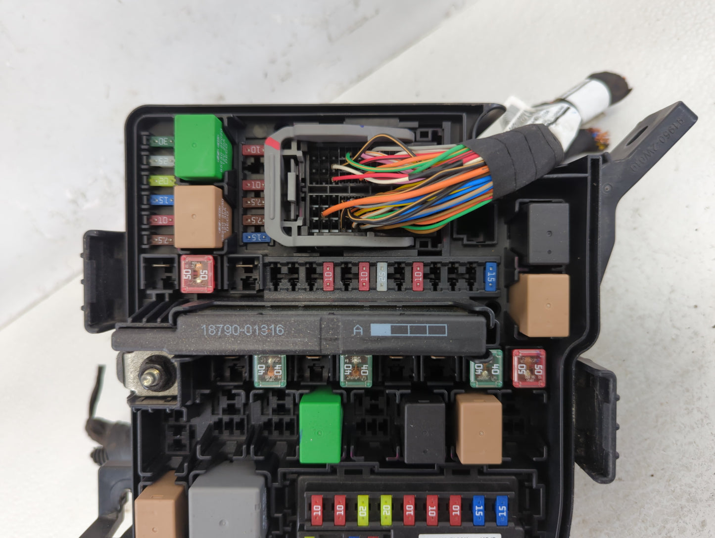 2014-2015 Kia Sorento Fusebox Fuse Box Panel Relay Module P/N:91941-2P520 Fits Fits 2014 2015 OEM Used Auto Parts - Oemuseda
