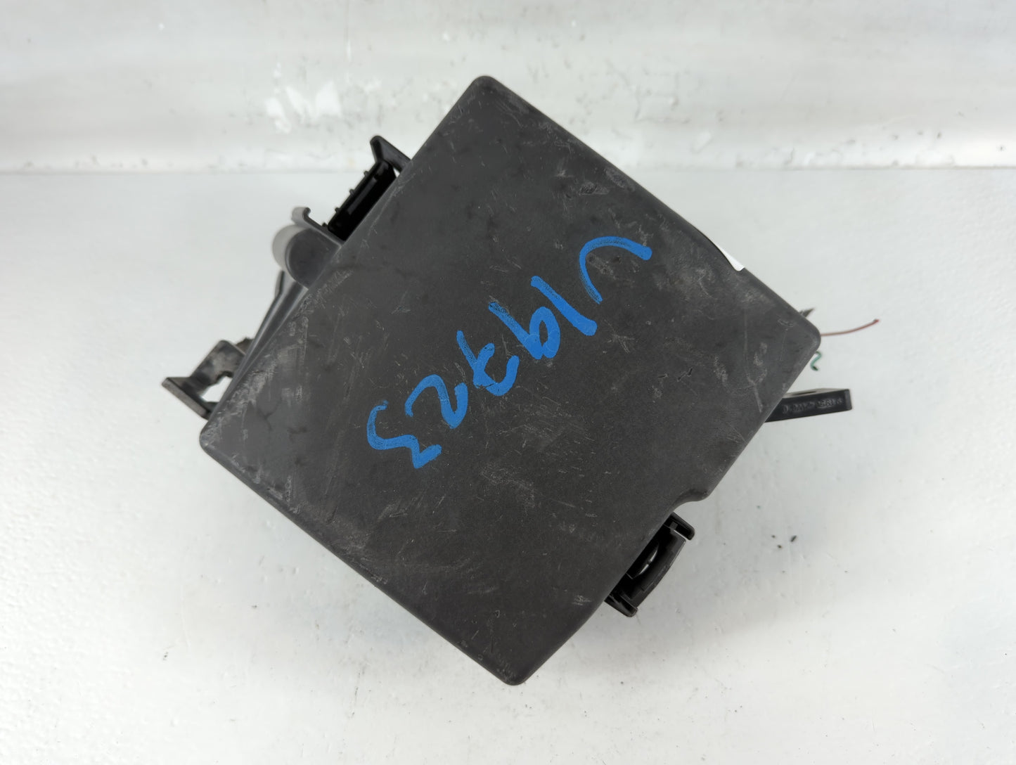2014-2015 Kia Sorento Fusebox Fuse Box Panel Relay Module P/N:91941-2P520 Fits Fits 2014 2015 OEM Used Auto Parts - Oemuseda