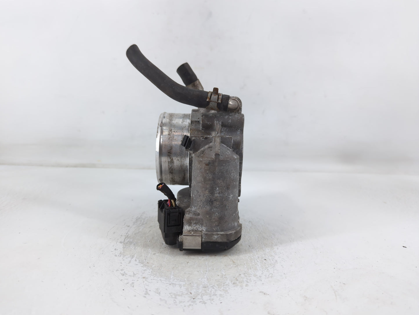 2012-2015 Kia Sorento Throttle Body P/N:35100-2G700 Fits Fits 2011 2012 2013 2014 2015 2016 OEM Used Auto Parts - Oemusedaut