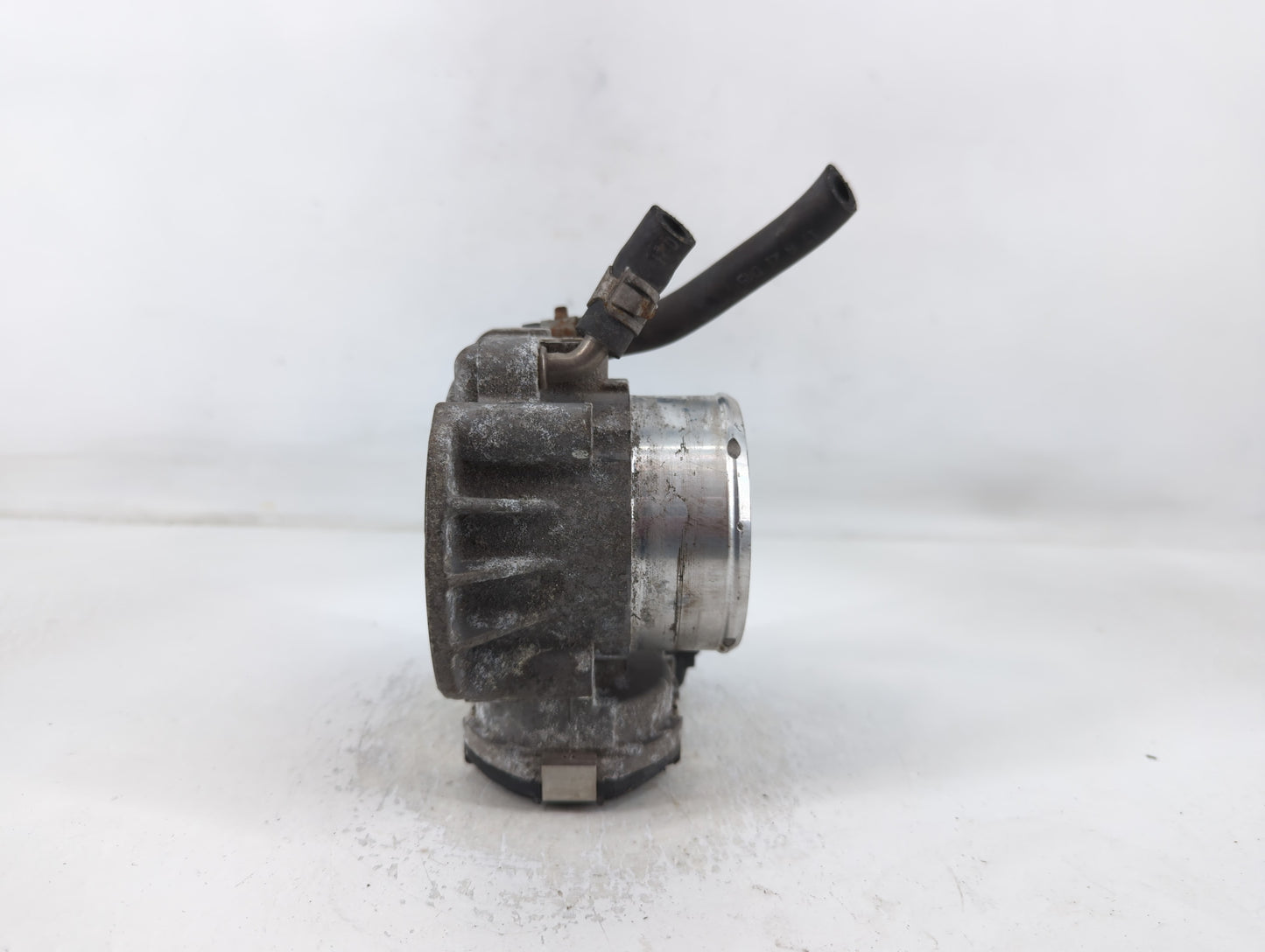2012-2015 Kia Sorento Throttle Body P/N:35100-2G700 Fits Fits 2011 2012 2013 2014 2015 2016 OEM Used Auto Parts - Oemusedaut