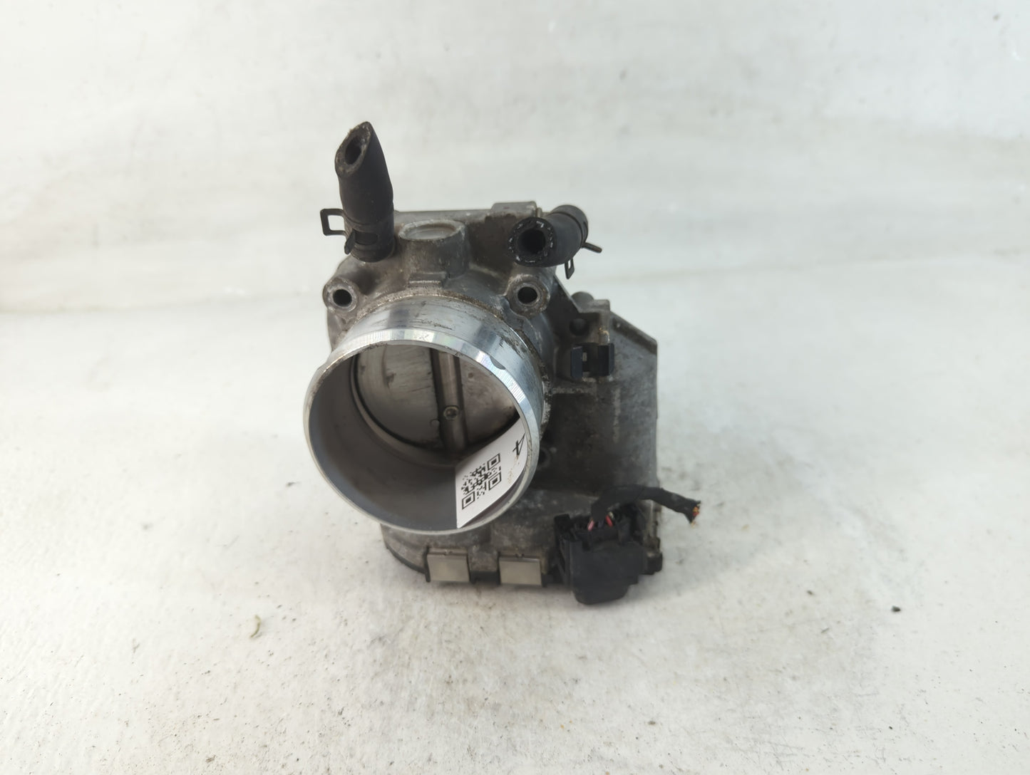 2012-2015 Kia Sorento Throttle Body P/N:35100-2G700 Fits Fits 2011 2012 2013 2014 2015 2016 OEM Used Auto Parts - Oemusedaut