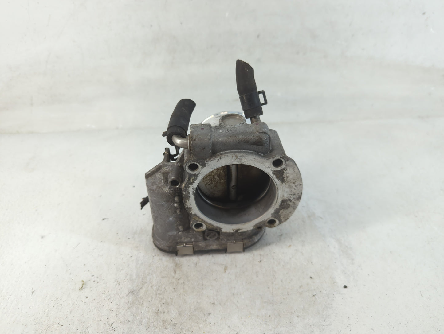 2012-2015 Kia Sorento Throttle Body P/N:35100-2G700 Fits Fits 2011 2012 2013 2014 2015 2016 OEM Used Auto Parts - Oemusedaut