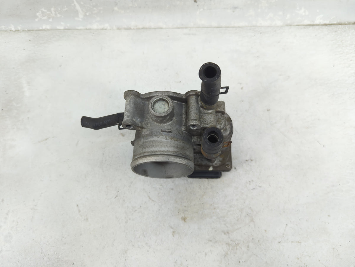 2012-2019 Kia Soul Throttle Body P/N:35100-2B300 Fits Fits 2012 2013 2014 2015 2016 2017 2018 2019 OEM Used Auto Parts - Oem