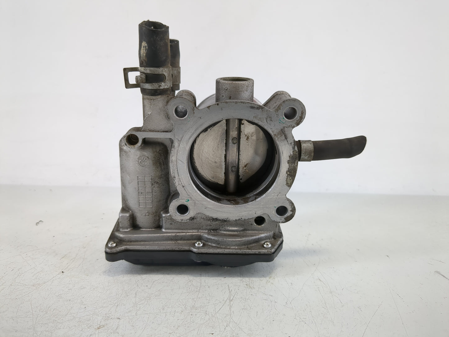 2012-2019 Kia Soul Throttle Body P/N:35100-2B300 Fits Fits 2012 2013 2014 2015 2016 2017 2018 2019 OEM Used Auto Parts - Oem