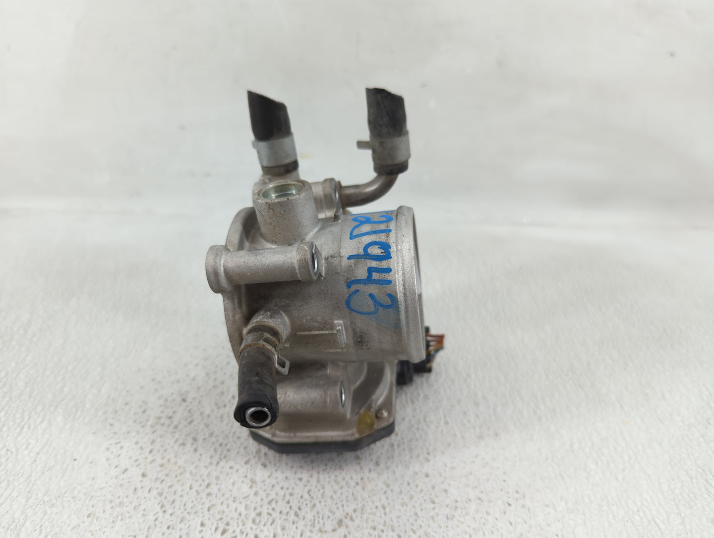 2012-2019 Kia Soul Throttle Body P/N:35100-2B300 Fits Fits 2012 2013 2014 2015 2016 2017 2018 2019 OEM Used Auto Parts - Oem
