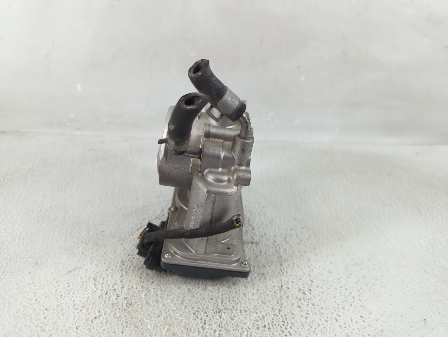 2014-2019 Kia Soul Throttle Body P/N:35100-2E000 Fits Fits 2011 2012 2013 2014 2015 2016 2017 2018 2019 2020 2021 OEM Used A