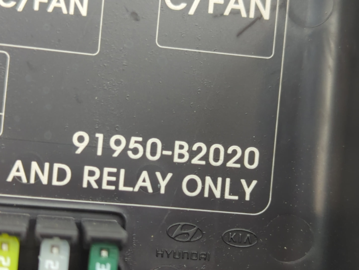 2015 Kia Soul Fusebox Fuse Box Panel Relay Module P/N:91950-B2020 91950-B2070 Fits OEM Used Auto Parts - Oemusedautoparts1.c