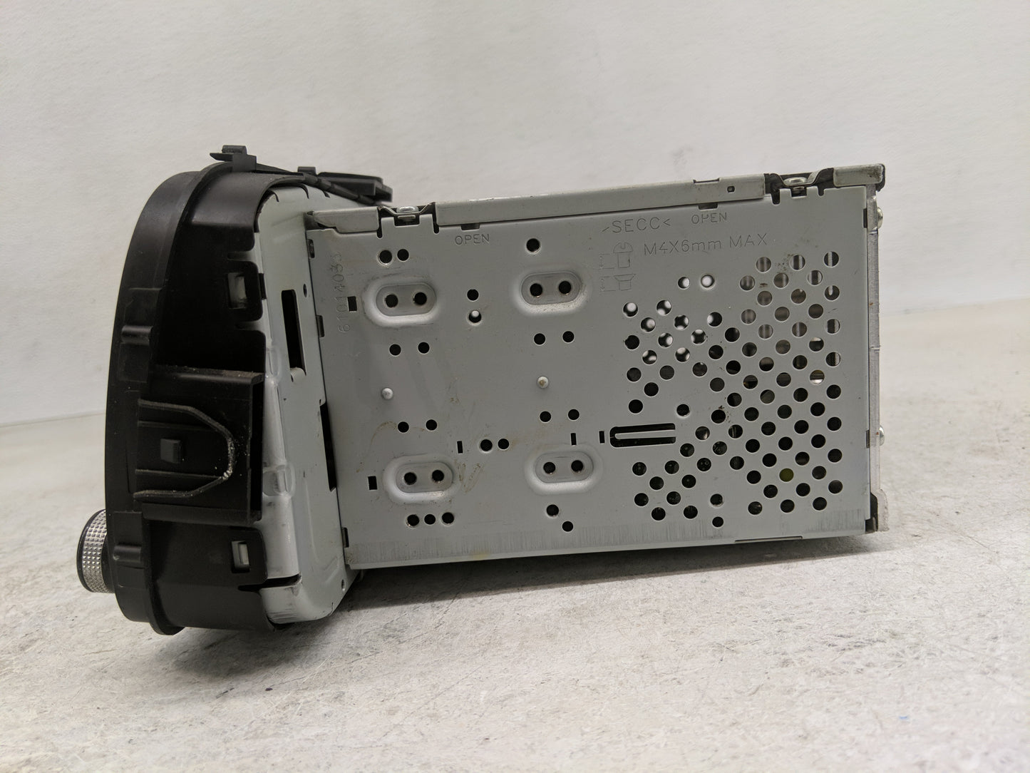 2014-2016 Kia Soul Radio AM FM Cd Player Receiver Replacement P/N:96170-B2090CA Fits Fits 2014 2015 2016 OEM Used Auto Parts