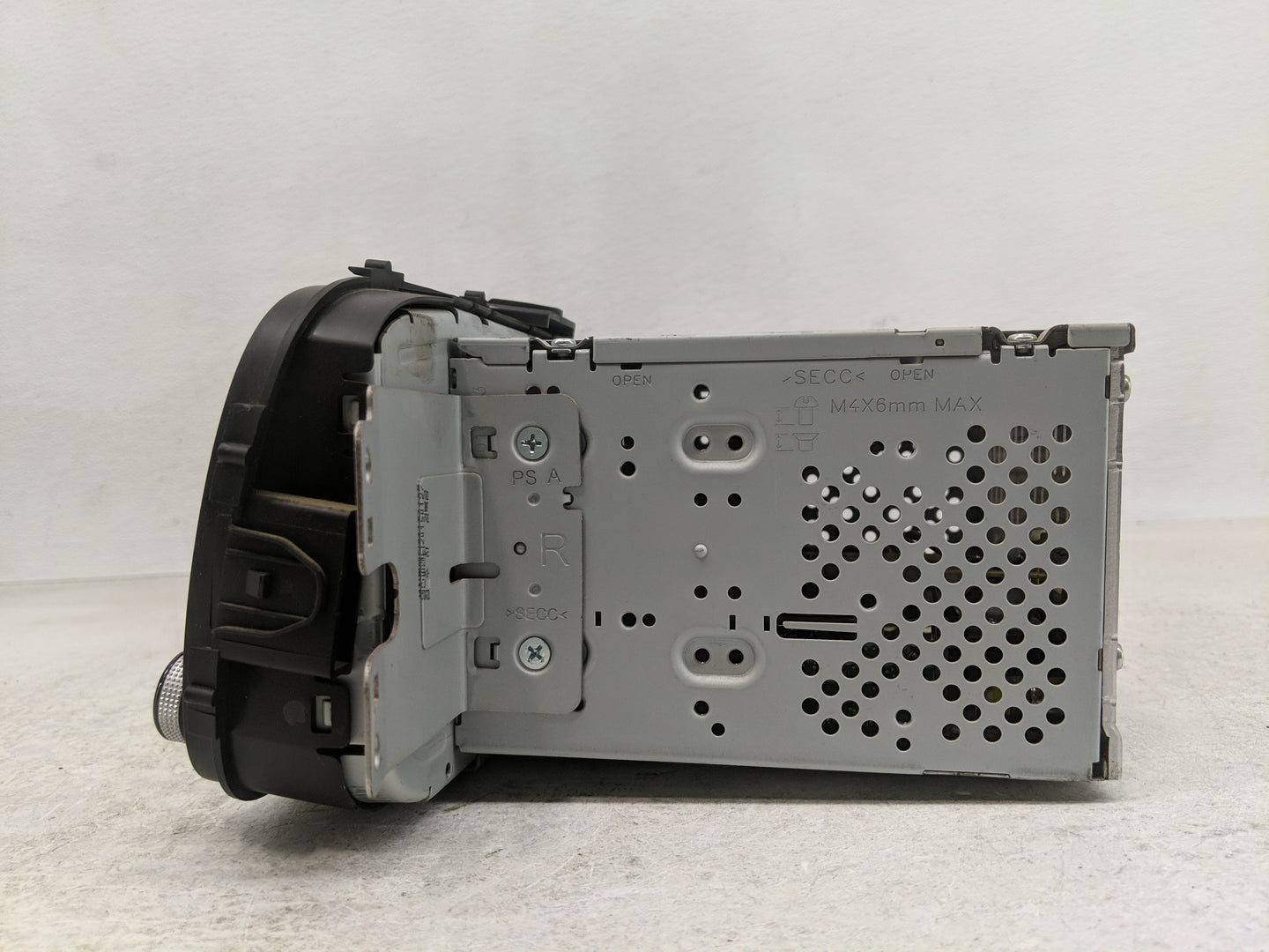 2014-2016 Kia Soul Radio AM FM Cd Player Receiver Replacement P/N:96170-B2090CA Fits Fits 2014 2015 2016 OEM Used Auto Parts