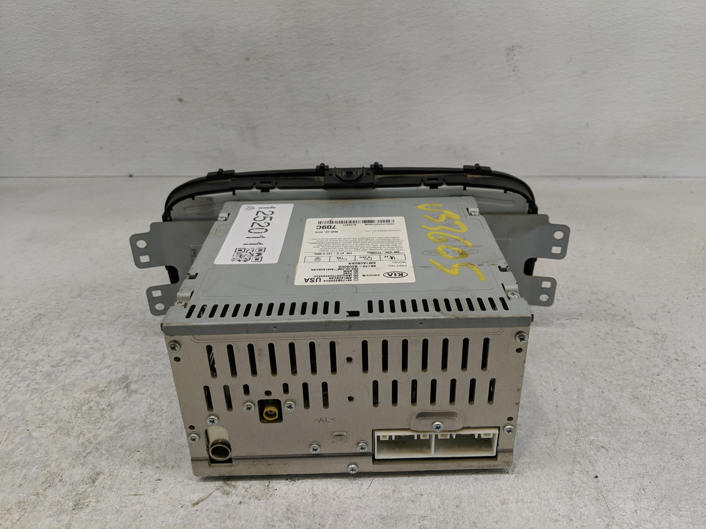 2014-2016 Kia Soul Radio AM FM Cd Player Receiver Replacement P/N:96170-B2090CA Fits Fits 2014 2015 2016 OEM Used Auto Parts