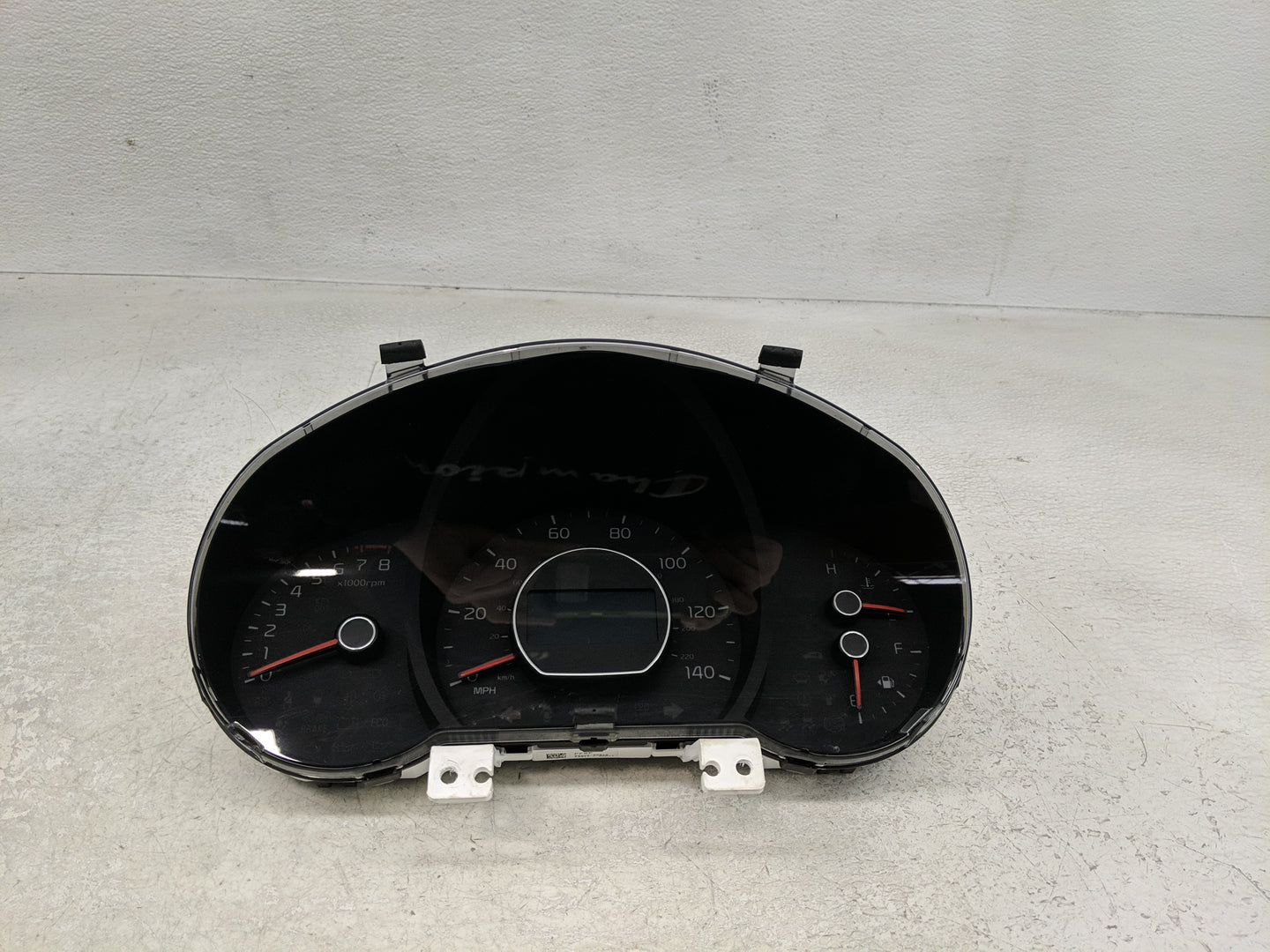 2014-2015 Kia Soul Instrument Cluster Speedometer Gauges P/N:94006-B2540 Fits Fits 2014 2015 OEM Used Auto Parts - Oemusedau