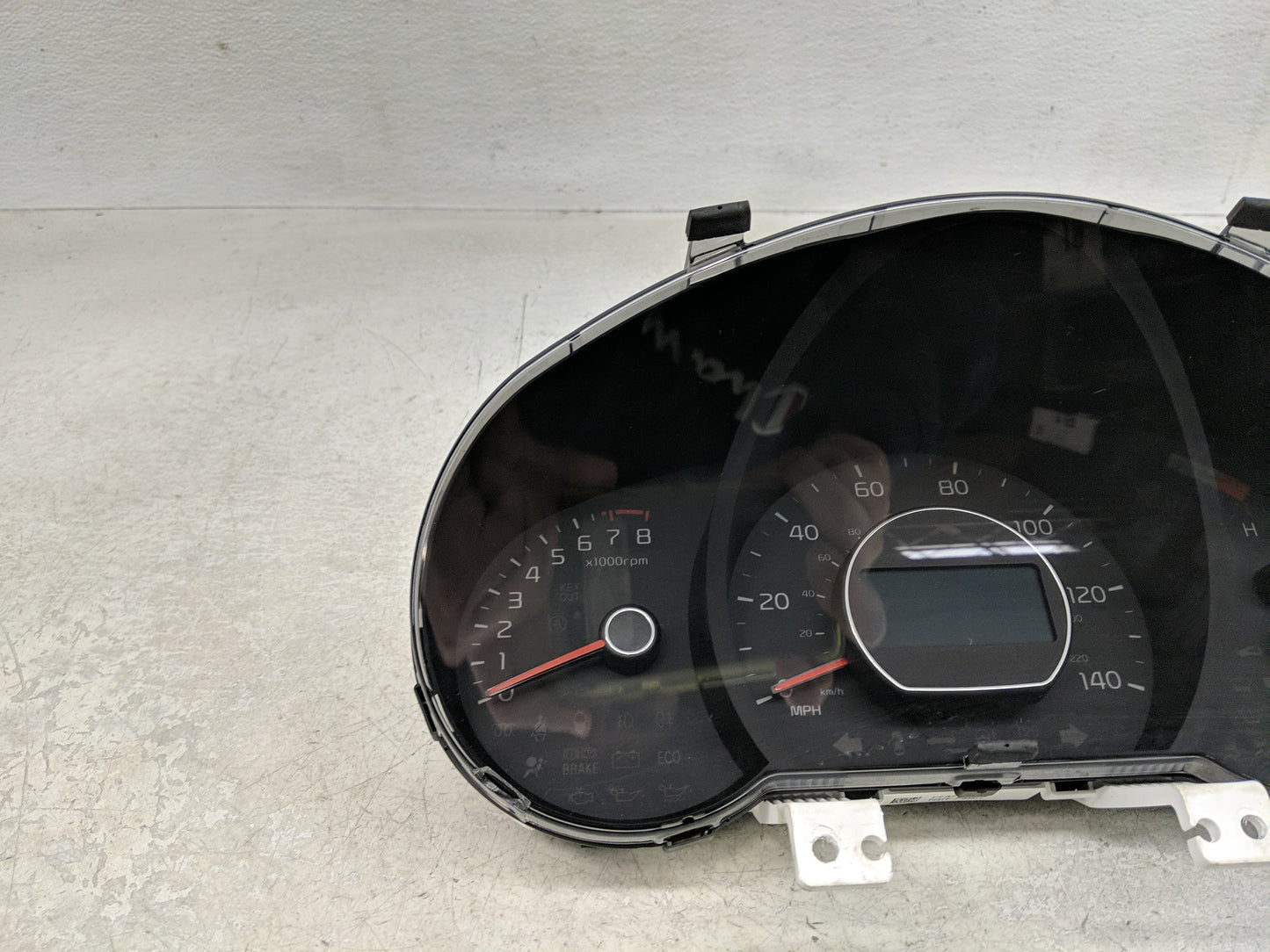 2014-2015 Kia Soul Instrument Cluster Speedometer Gauges P/N:94006-B2540 Fits Fits 2014 2015 OEM Used Auto Parts - Oemusedau
