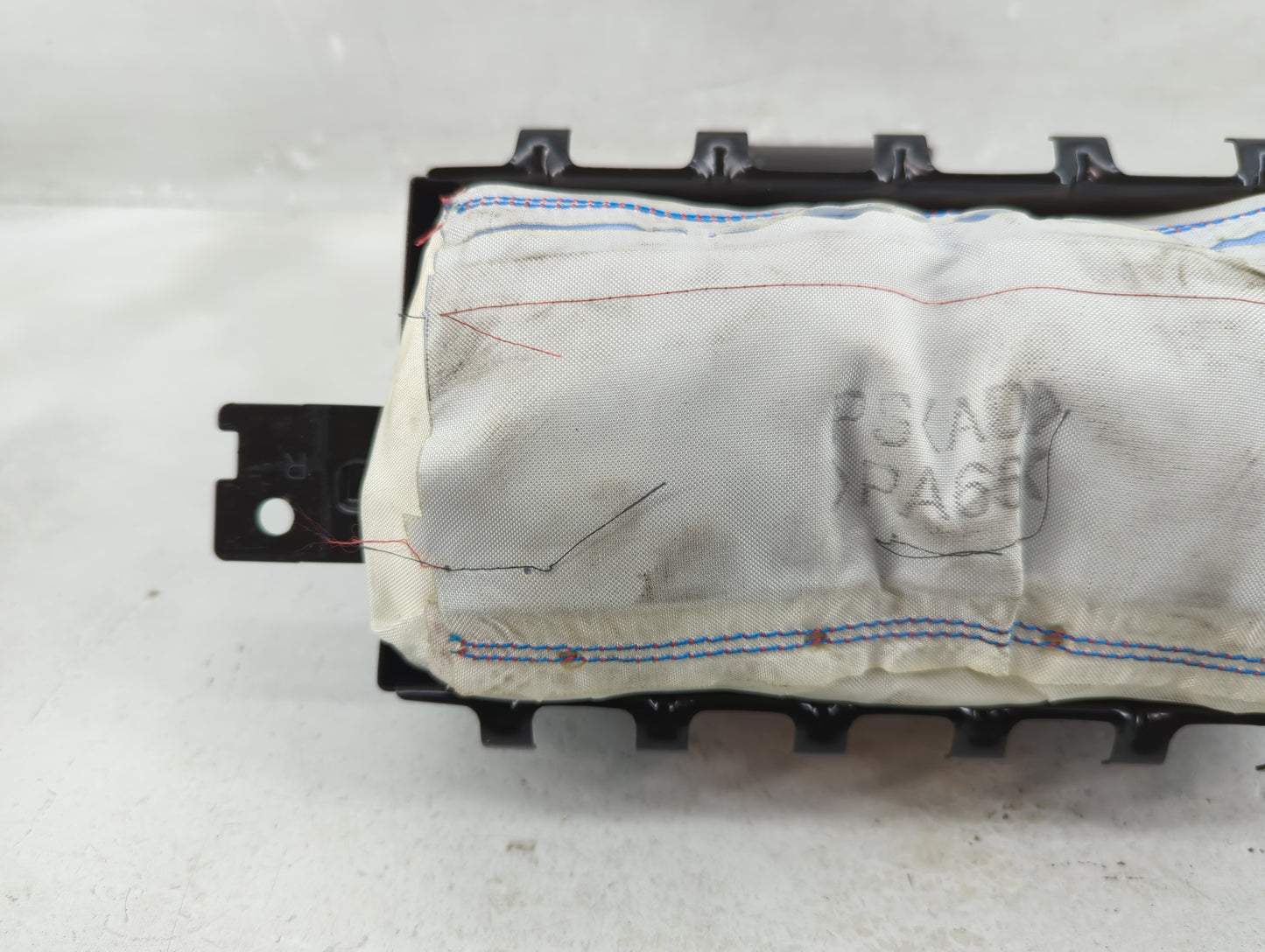 2014-2019 Kia Soul Air Bag Passenger Right Dashboard OEM P/N:84530-B2500 Fits Fits 2014 2015 2016 2017 2018 2019 OEM Used Au