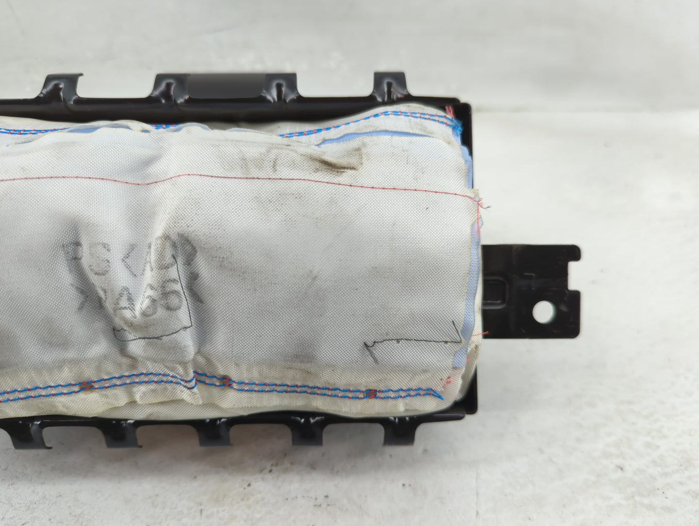 2014-2019 Kia Soul Air Bag Passenger Right Dashboard OEM P/N:84530-B2500 Fits Fits 2014 2015 2016 2017 2018 2019 OEM Used Au