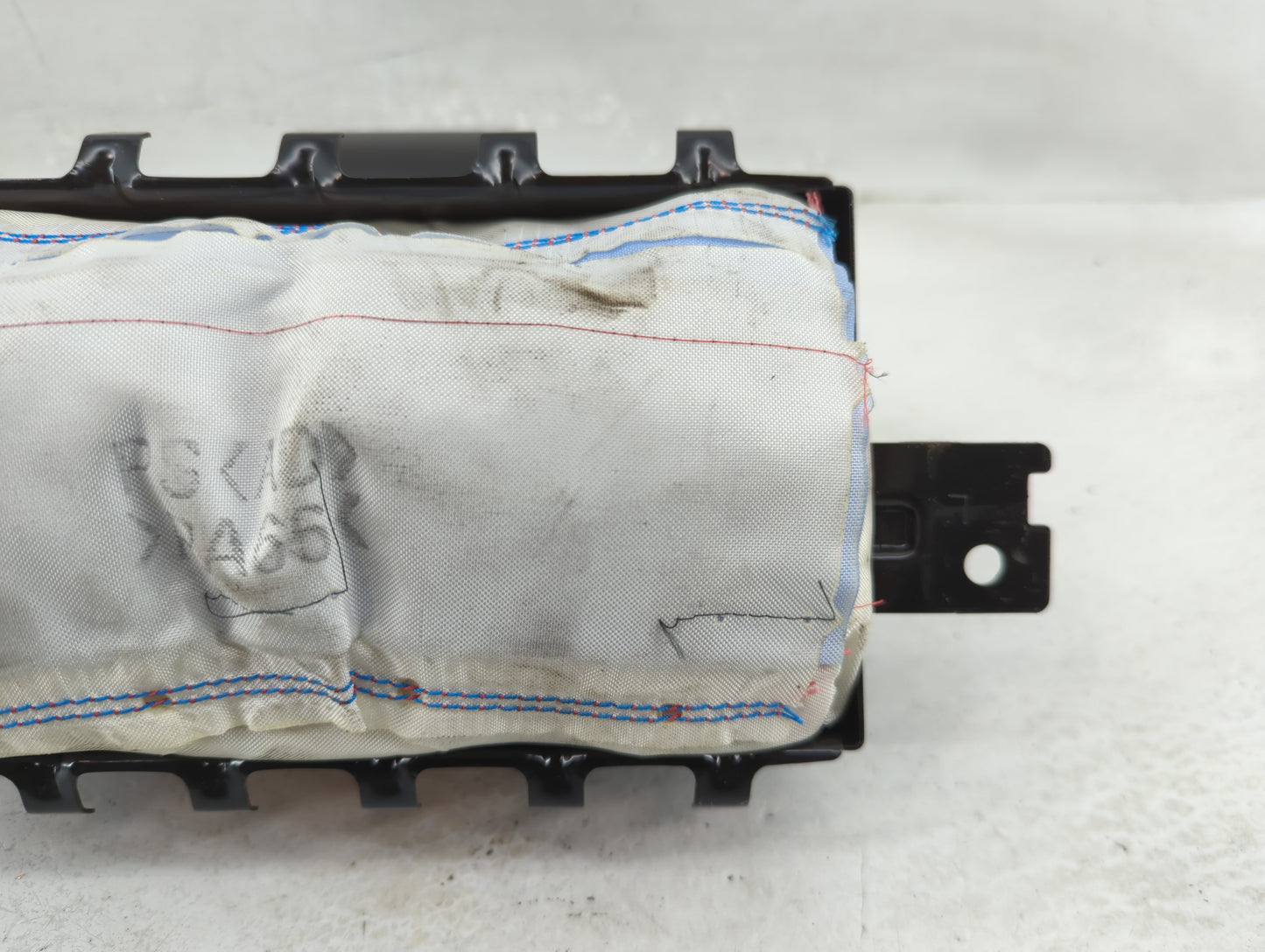 2014-2019 Kia Soul Air Bag Passenger Right Dashboard OEM P/N:84530-B2500 Fits Fits 2014 2015 2016 2017 2018 2019 OEM Used Au