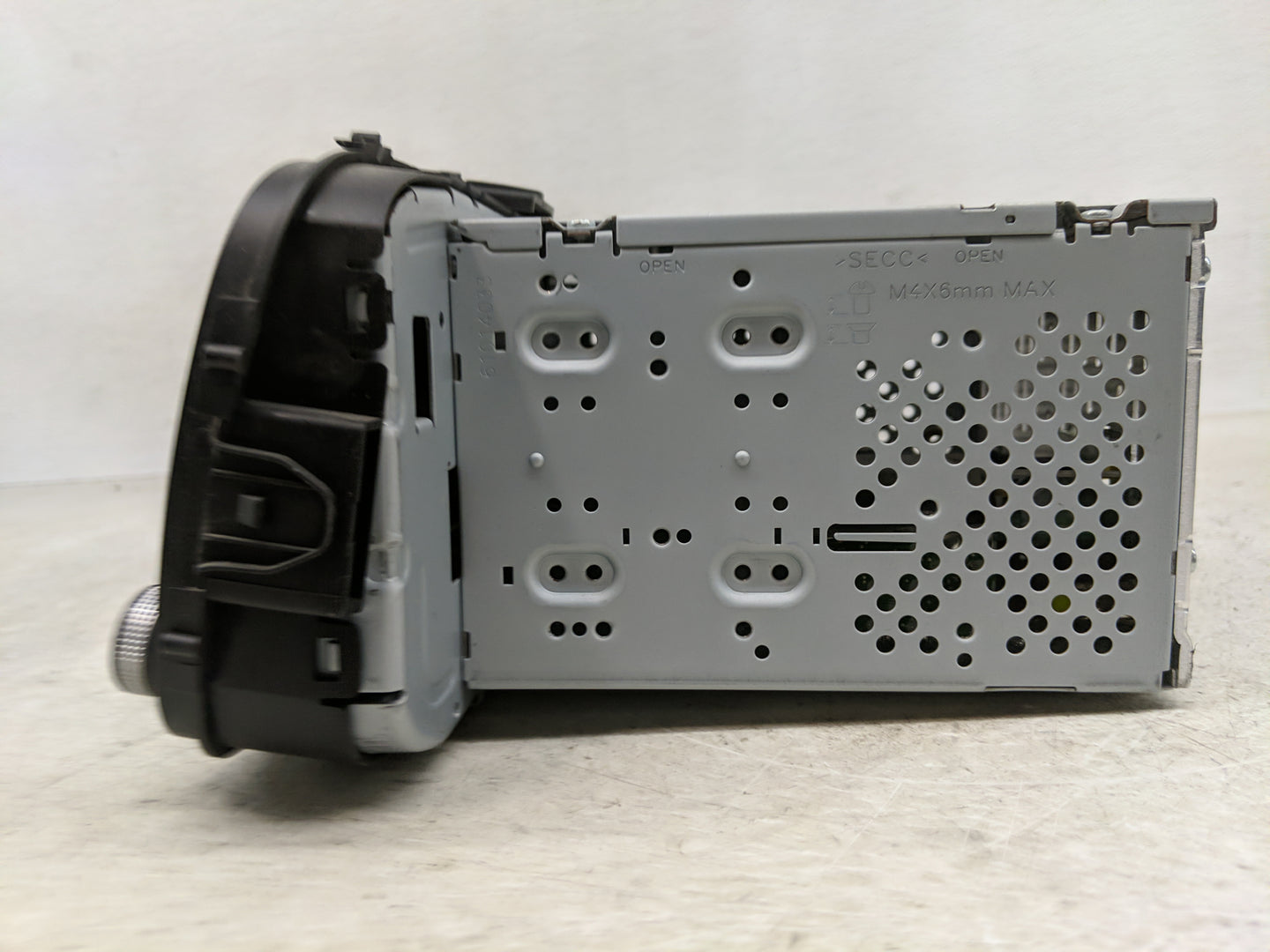 2014-2016 Kia Soul Radio AM FM Cd Player Receiver Replacement P/N:96170-B2090CA Fits Fits 2014 2015 2016 OEM Used Auto Parts