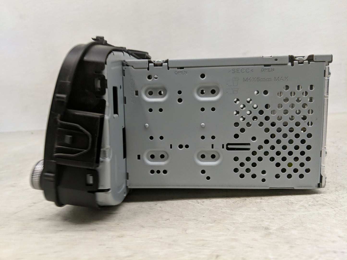 2014-2016 Kia Soul Radio AM FM Cd Player Receiver Replacement P/N:96170-B2090CA Fits Fits 2014 2015 2016 OEM Used Auto Parts