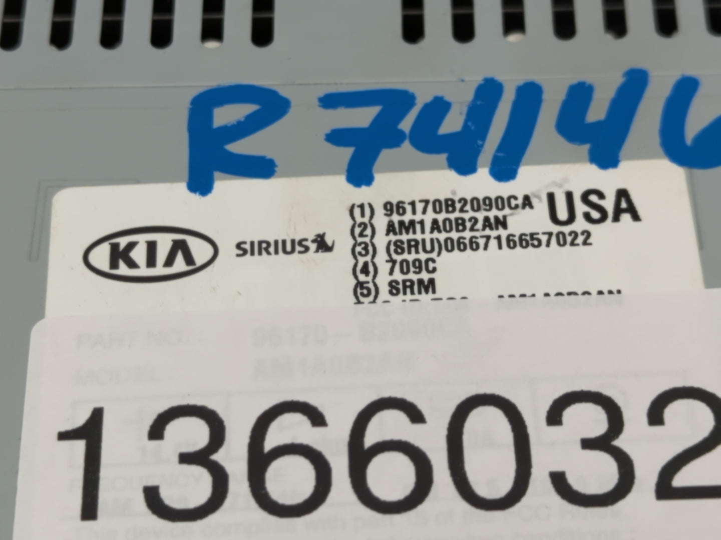 2014-2016 Kia Soul Radio AM FM Cd Player Receiver Replacement P/N:96170-B2090CA Fits Fits 2014 2015 2016 OEM Used Auto Parts