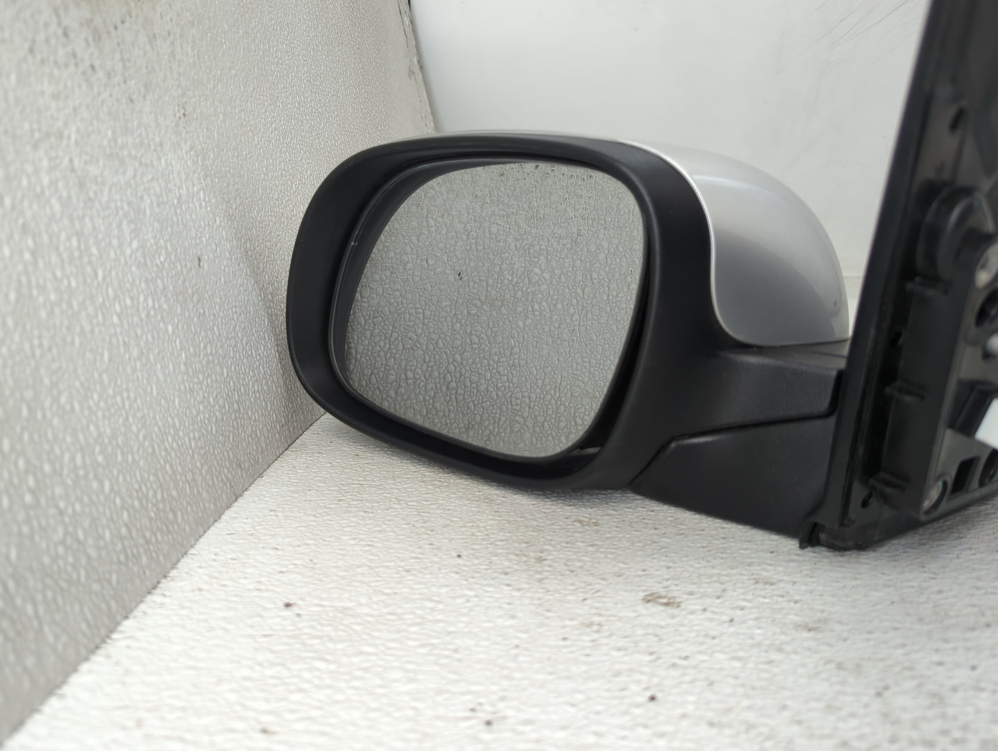 2014-2019 Kia Soul Driver Side View Mirror - Left Door Mirror OEM Used - Oemusedautoparts1.com
