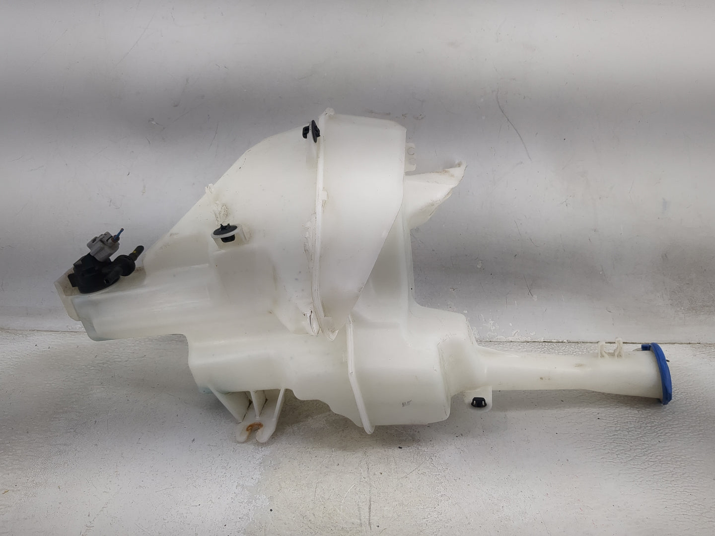 2014-2019 Kia Soul Windshield Washer Fluid Reservoir Bottle Oem 1474025 - Oemusedautoparts1.com