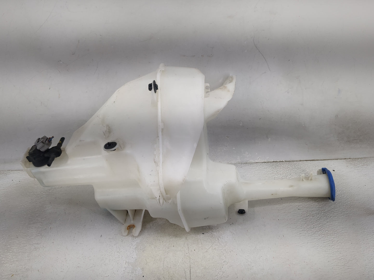 2014-2019 Kia Soul Windshield Washer Fluid Reservoir Bottle Oem 1474025 - Oemusedautoparts1.com