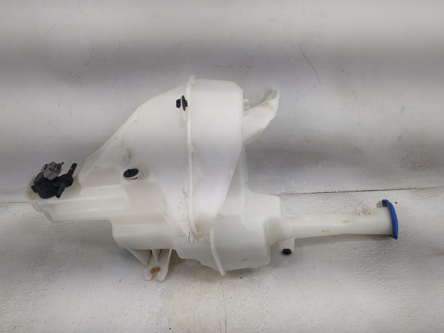 2014-2019 Kia Soul Windshield Washer Fluid Reservoir Bottle Oem 1474025 - Oemusedautoparts1.com