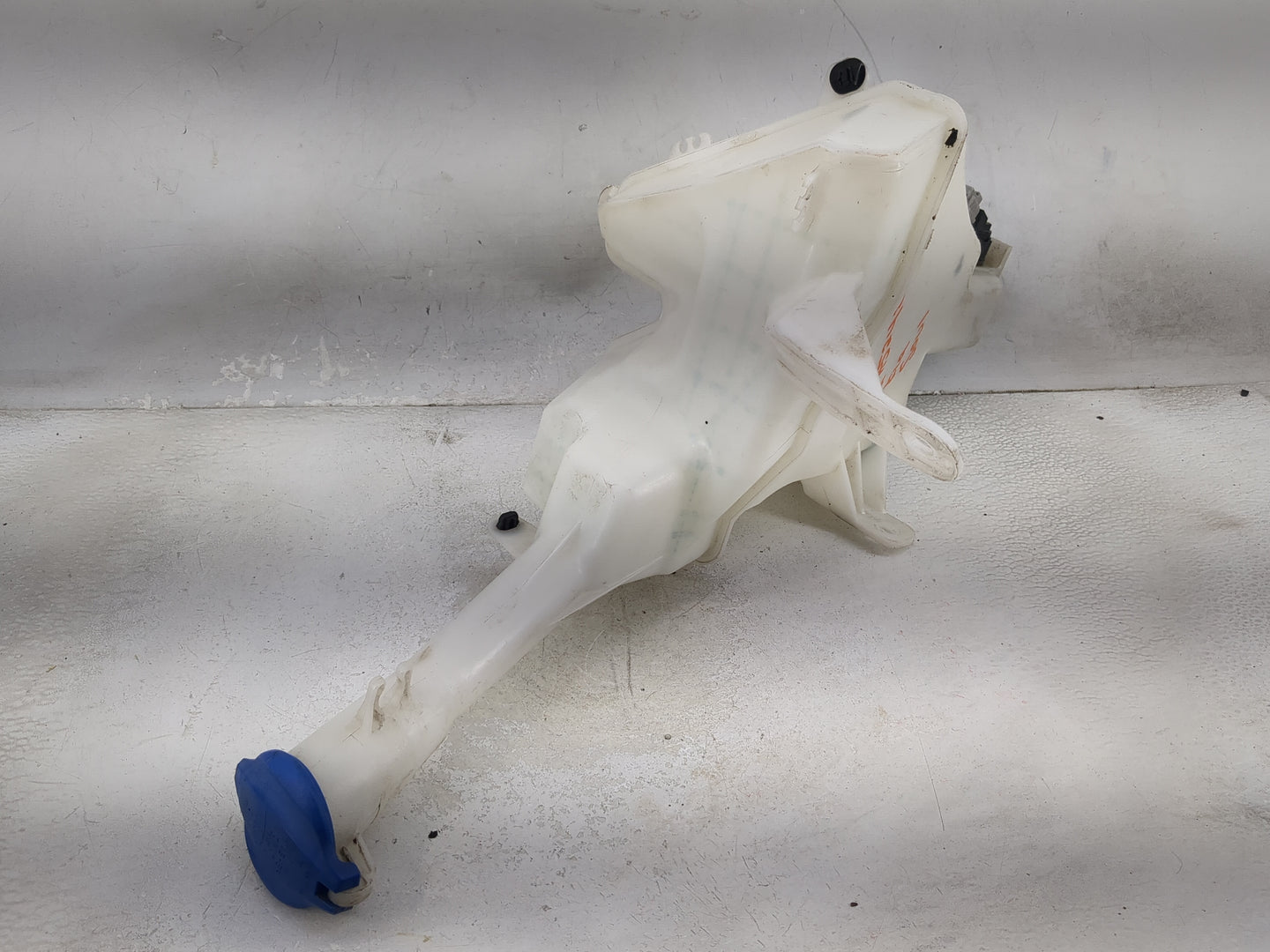 2014-2019 Kia Soul Windshield Washer Fluid Reservoir Bottle Oem 1474025 - Oemusedautoparts1.com