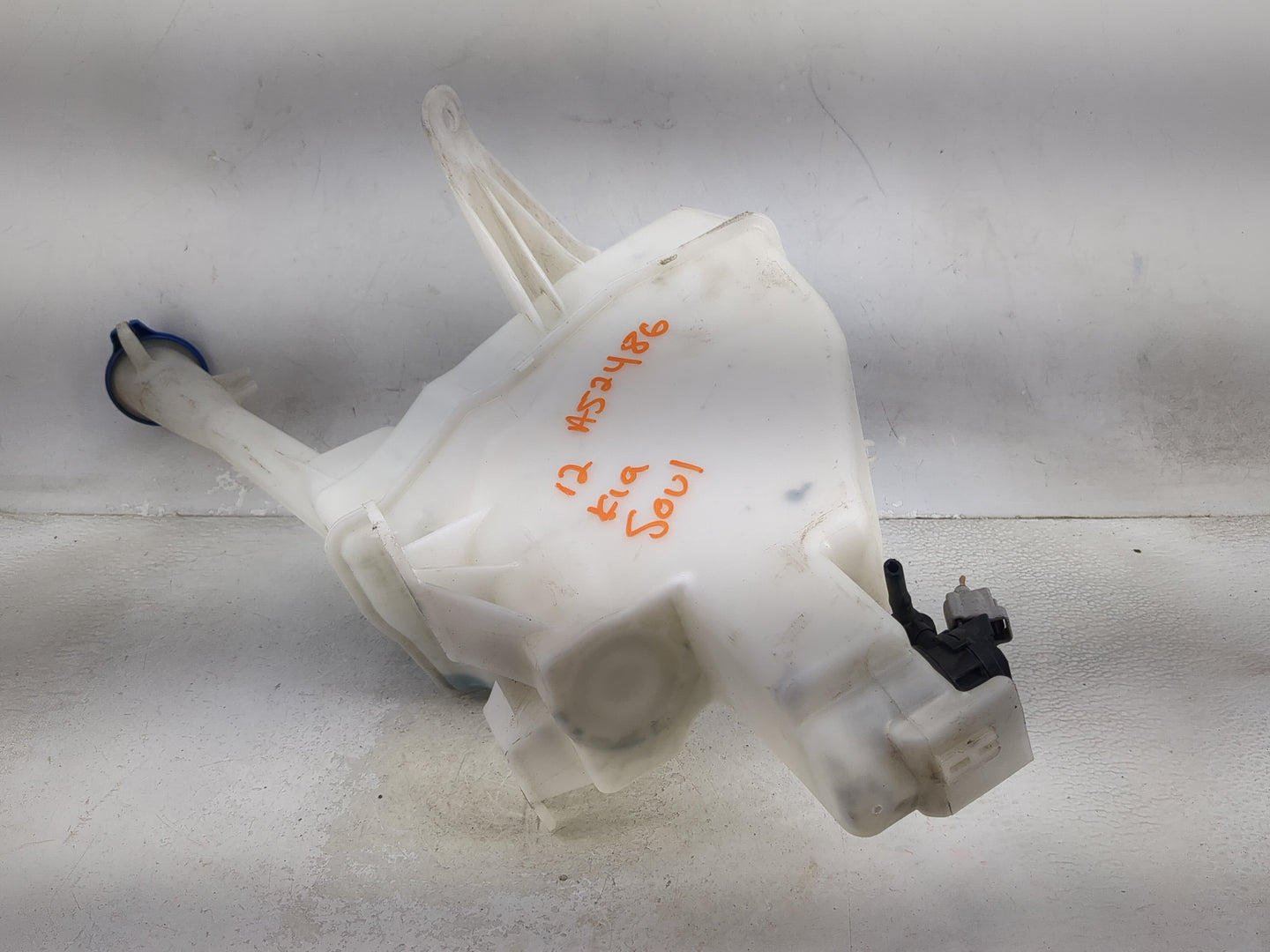 2014-2019 Kia Soul Windshield Washer Fluid Reservoir Bottle Oem 1474025 - Oemusedautoparts1.com