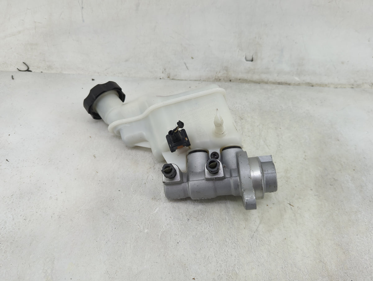 2014-2016 Kia Soul Brake Master Cylinder 1489185 - Oemusedautoparts1.com