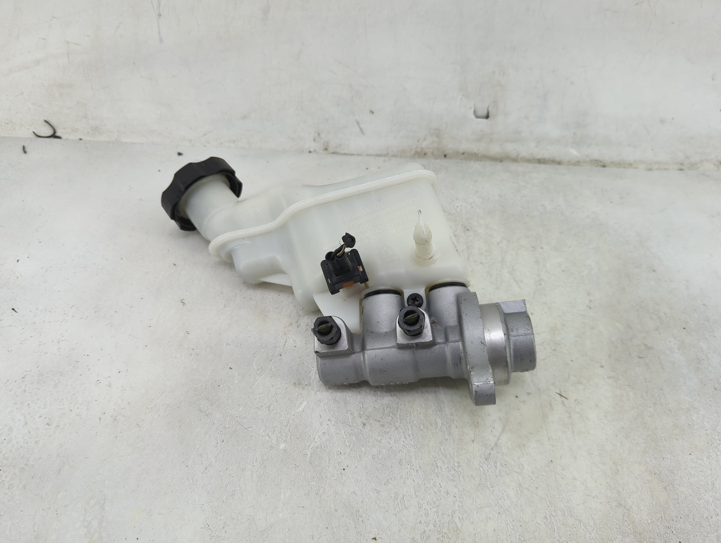 2014-2016 Kia Soul Brake Master Cylinder 1489185 - Oemusedautoparts1.com