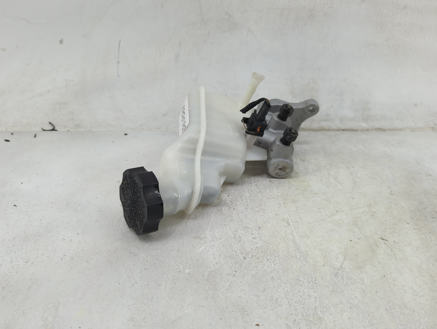 2014-2016 Kia Soul Brake Master Cylinder 1489185 - Oemusedautoparts1.com